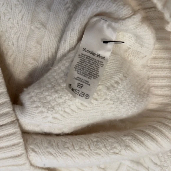 Aritzia Sunday Best Peggy Sweater - Picture 5 of 5